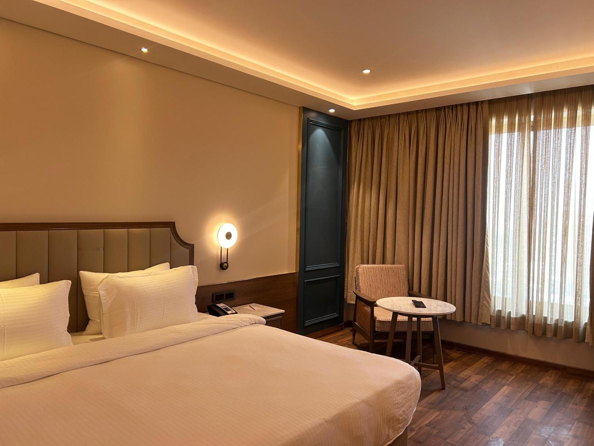 Boulevard 9 Luxury Resort & Spa Nadiād Exteriér fotografie